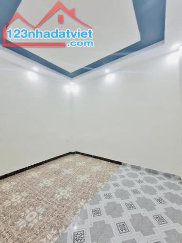 GẦN CHỢ TÂN HƯƠNG - HẺM XE HƠI NGỦ NHÀ - 41M2 - 3 TẦNG - 3PN NHỈNH 4 TỶ TL - 1