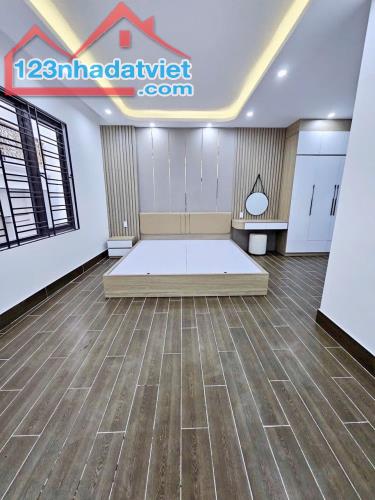 KINH DOANH, OTO, Phố Hoàng Mai, Q.Hoàng Mai 39m2 x 5 tầng 7,x tỷ, có TL - 3