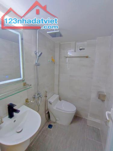 Lô góc Phương Mai, 3 thoáng, ô tô qua nhà, 54m 4 tầng, 8m mặt, Giá 12.3 tỷ. Lh 0796193699 - 4