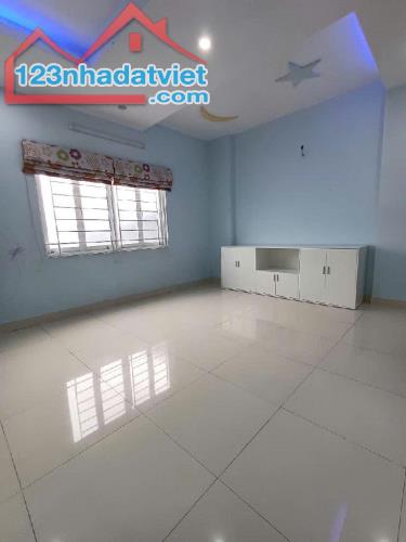 Bán nhà Quận 11, đường Âu Cơ, 55m2, 3 tầng, hẻm 5m, 8.3 tỷ - 4