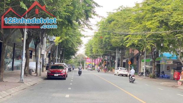 Bán Nhà 1 Trệt 5 Lầu mặt tiền đường Huỳnh Văn Lũy, ngay Trường Tiểu Học Quang Vinh - 1