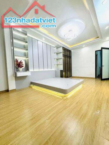 Bán Nhà Phố Nguyễn Văn Cừ, Long Biên 42m2 5 Tầng Gara, Ngõ Thông Kinh Doanh Nhỉnh 10 Tỷ - 2