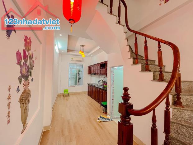 Nhà đẹp Ngõ Quỳnh Hai Bà Trưng 38mx4 tầng ngõ to rộng thoáng 7.3 tỷ còn thương lượng. - 2