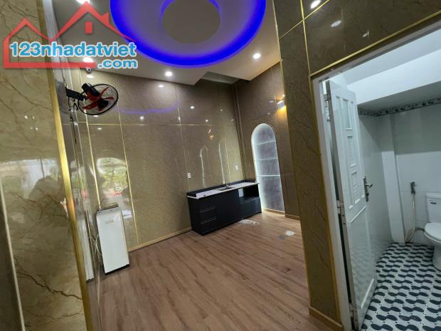 Nhà Phố 1 trệt 3lầu DTSD 150m2 đường nhựa 9m - Giá 5tỷ2 thương lượng