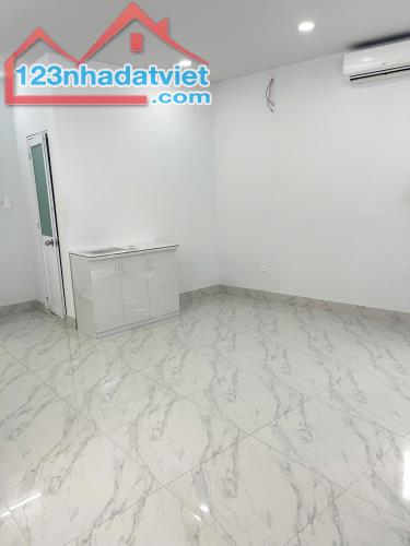 Phòng trống mới rộng 30m2 cửa sổ trời Út Tịch Tân Bình chỉ 4 triệu 200k - 3