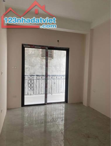 Cho thuê nhà riêng đường Giải Phóng. 40M2 6 Ngủ, 6 điều hoà, 7 nóng lạnh giá 13tr. - 2