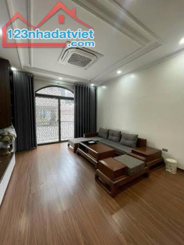 Bán Nhanh Nhà Phố Nguyễn Sơn Long Biên 50m2 7 Tầng Thang Máy, Vài Bước Ra MP 12.9 Tỷ