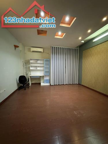 BÁN NHÀ TRẦN DUY HƯNG - OTO 7 CHỖ VÀO NHÀ - KINH DOANH - 60M², 5 TẦNG, MT 4.7, 20,2 TỶ. - 5