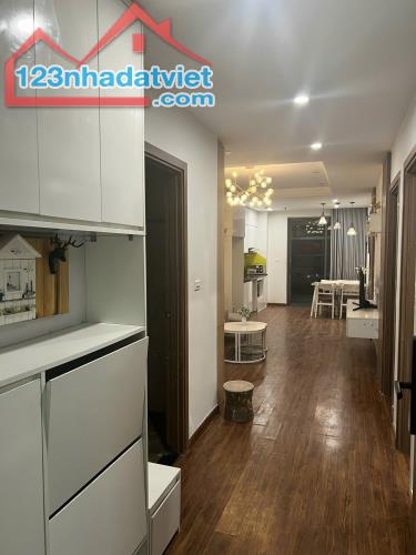 Cho thuê CC Hòa Bình Green City, 13 triệu, 70m2, 2PN, 2WC, giá siêu hời, uy tín