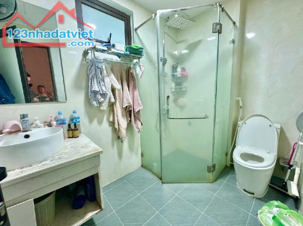 Mặt Ngõ Thông Kính Doanh - Không Quy Hoạch,phố Lương Khánh Thiện,dt: 33m, mt: 3,5m, 6 tầng - 5
