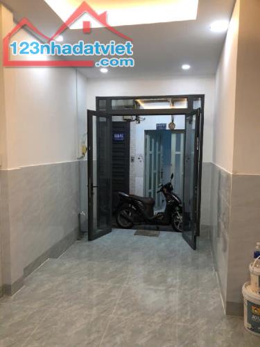 Siêu Hiếm. Lạc Long Quân, Phường 8 Tân Bình giáp Quận 10, 27m2, 2 tầng, 2PN 2.8tỷ - 1