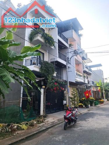 Bán Đất Quận 9, Đất P lô, Bưng ông Thoàn, DT 61m2, khu Xây dựng 3 lầu, chỉ 4ty hơn