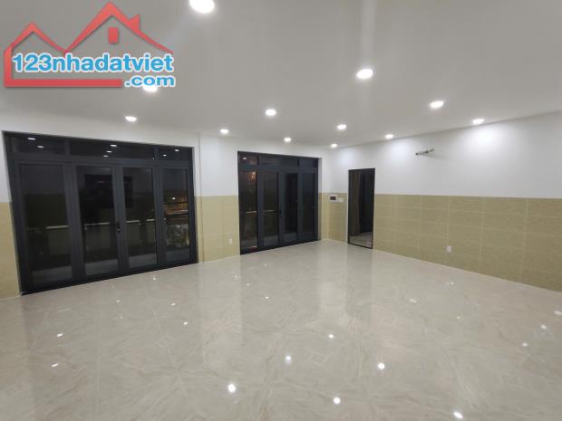 CHO THUÊ NHÀ 1 TRỆT 1 LẦU MỚI 100%, 70M2 ( DTSD1=140M2)- MẶT TIỀN ĐƯỜNG ĐỒNG ĐEN, P.11 - 1