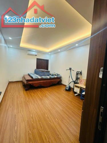 Cho thuê nhà phân lô Phạm Tuấn Tài, 50m2, 5 tầng làm văn phòng, kinh doanh, để ở - 1