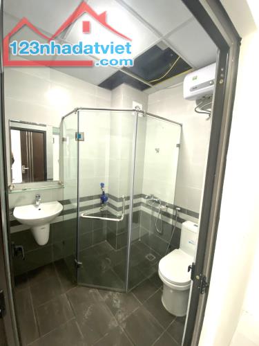 Bán Tòa CHDV 8T, TM, Ô tô tránh, KD, gần phố, 130m, 36P, Full NT, giá 3x tỷ - 4