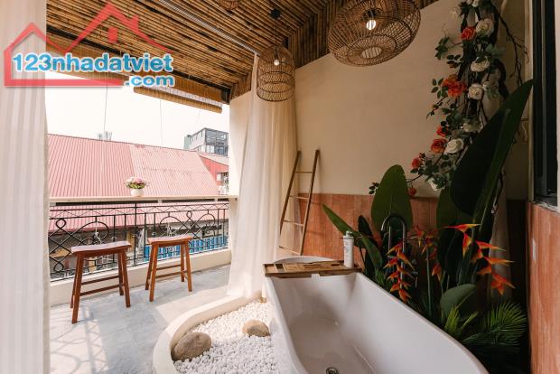 Bán nhà mặt phố cổ Cổng Đục,Hàng Mã,Hoàn Kiếm,64m2 x 5tầng,Homestays 400tr/năm,Gía 32 tỷ.