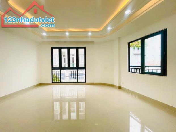 Nhà 4 tầng xây mới, 40m2, 4PN HXH đường Hoàng Hoa Thám - 2