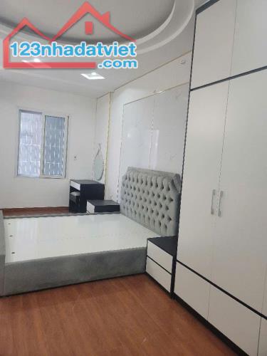 CC nhờ bán nhà ngõ 179 phố Vĩnh Hưng, q. Hoàng Mai. 37m × 5T. SĐCC nở hậu. Giá chỉ 4 tỷ 88 - 1