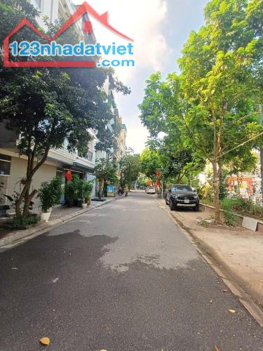 Bán nhà phân lô 60m2 khu Tđc Giang Biên - Long Biên, view công viên, giá ưu đãi 12,8 tỷ. - 1