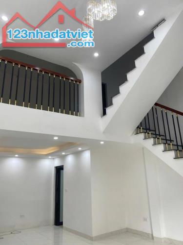 Nhà 40m2 x 3 tầng, ngay chợ Thượng Thanh - Long Biên, 4.6 tỷ