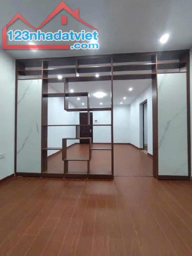 Tập thể Thanh Xuân Bắc, 80m2, lô góc tầng 2, 2 ngủ, chỉ 3,01 tỷ