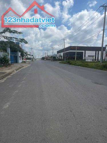 3100m2 đất skc trong KCN Xuyên Á, Đức Hòa, Long An giá 17,5 tỷ - 1