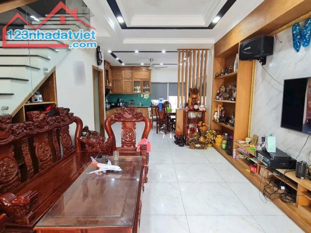 Cho thuê nhà KDC Khang Điền, DT 98m2, 4 Phòng ngủ, full nội thất, full tiện ích