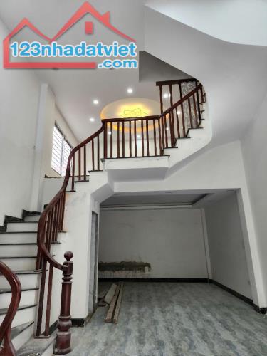 Cắt lỗ bán nhanh nhà Hoàng Liệt, Hoàng Mai, 38m2,5 tầng, ô tô vào nhà,giá chỉ nhỉnh 6 tỷ. - 2