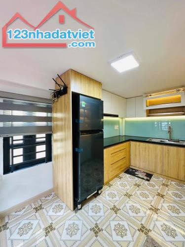 NHÀ ĐẸP B.ÁN QUANG TRUNG GV - GẦN CHỢ ĐÊM HẠNH THÔNG TÂY - HXH VÔ NHÀ - DT 36M² - 4 TẦNG - 2