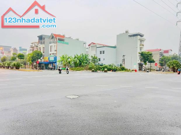 Bán đất ngã 4 Phạm Văn Đồng và Thanh Bình, ph Thanh Bình, TP HD, 102m2, mt 6m, KD đắc địa