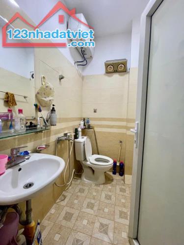 Bán nhà Phố Hoàng Cầu, Vị Trí Đẹp, Ô tô cách 10m, 37mx5T, Giá: 8.3 Tỷ, Lh: 0396935190. - 3