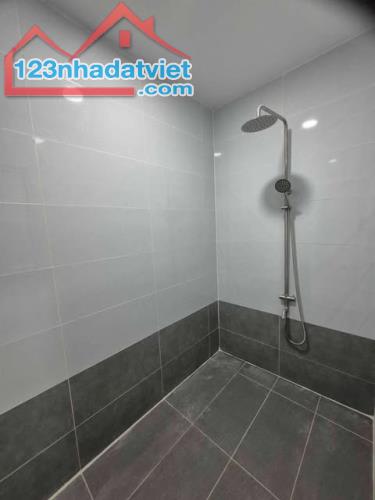 NHÀ ĐẸP  Giá Chỉ 6 Tỷ 7 SHR 213m Full thổ Cư Hẻm Xe Hơi Phạm Thị Giây Hóc Môn Gần Quận 12 - 4