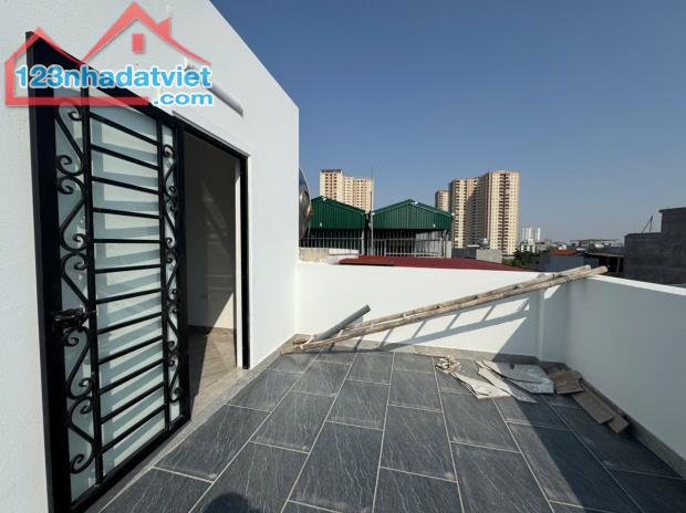 Bán nhà riêng xây mới 34m2x5 tầng, gần cầu Vĩnh Tuy, công viên, trường học - 1