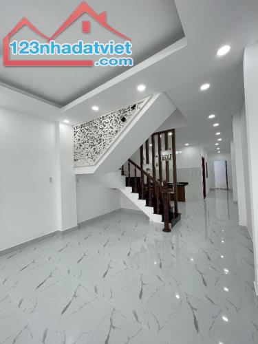 B.ÁN NHÀ QUANG TRUNG P11 GV - GIÁP BV & CA QUẬN - DT 77M² - 2 TẦNG LẦU CHỈ HƠN 6 TỶ : - 2