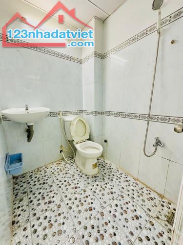 Bán nhà riêng 32m2 2 tầng Bùi Minh Trực phường 5 quận 8 chỉ nhỉnh 3 tỷ - 3