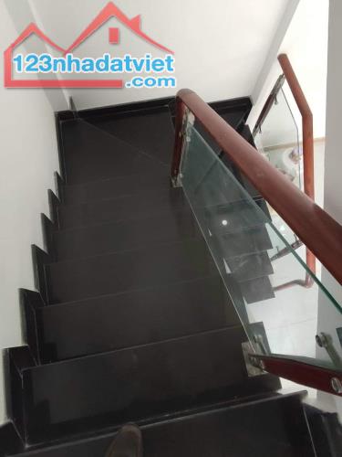 BÁN NHÀ DƯỚI 3 TỶ HUỲNH TẤN PHÁT, QUẬN 7. DT: 6 X 6M, 2 LẦU, MÁI ĐÚC BTCT - 4