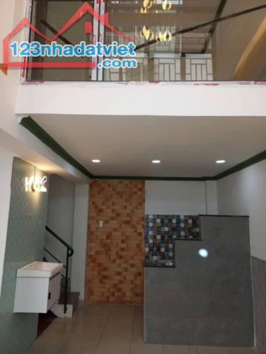 Hẻm 4m Trần Phú, P.4, Q.5, nhà mới đẹp 3 tầng, giá 4 tỷ 5.
