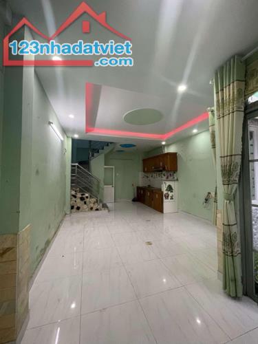 NHÀ B.ÁN QUANG TRUNG P8 GV - GIÁP  CHỢ ĐÊM HẠNH THÔNG TÂY & CV LÀNG HOA - DT 38M² - 2 TẦNG - 1