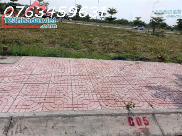NTK-25.2-361
Đất trước mặt khu người ở Golden star ,Hoà Khánh Đông, Huyện Đức Hòa, Tỉnh - 1