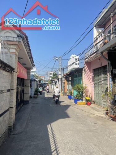 Bán nhà  C4 Tân Thới Nhất - 80m2 - hẻm 6m - 1 sẹc sát Mặt Tiền lớn QUẬN 12 - thông  GÒ VẤP