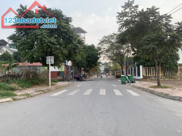 Bố vợ cần tiền bán gấp mảnh đất 2 mặt thoáng khu đấu giá mới Cự Khối giá tốt đầu tư - 2