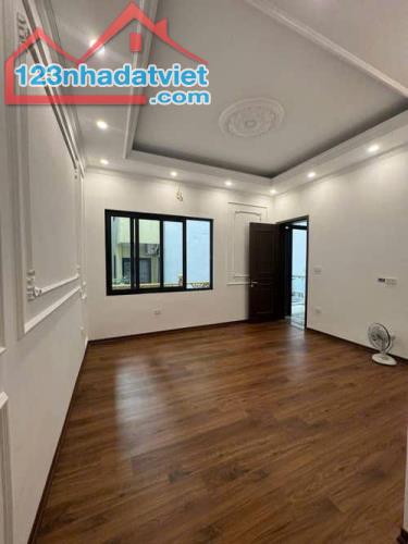 Bán nhà Nguyễn Văn Huyên – Ô tô vào nhà – 74m2 – Mặt tiền 5m – 7 Tầng – Chỉ 19.5 tỷ . - 1