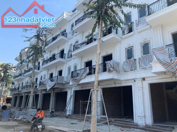 BÁN LIỀN KỀ 4 VIEW BÃI GỬI XE TẠI KDT ĐÔNG DƯƠNG RESIDENCE – ĐỨC THƯỢNG - 1