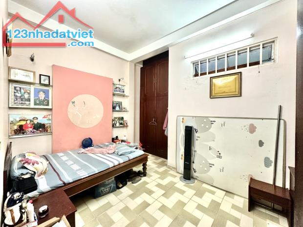 93TR/M2 - NHÀ 3 TẦNG 130m2 - NGANG GẦN 6m Ô TÔ VÀO NHÀ - 9 PHÒNG - SỔ VUÔNG A4 - 4