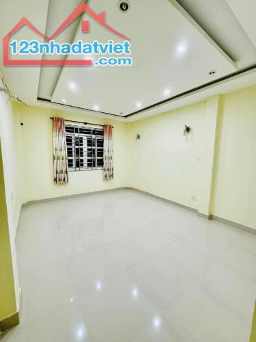 PHAN HUY ÍCH CỐNG LỞ - 4mX22m - 3 TẦNG - MẶT TIỀN HẺM XE TẢI THÔNG KINH DOANH - KHU VỰC SẦ - 3