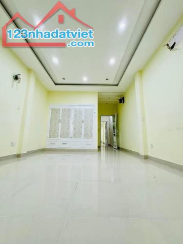 PHAN HUY ÍCH CỐNG LỞ - 4mX22m - 3 TẦNG - MẶT TIỀN HẺM XE TẢI THÔNG KINH DOANH - KHU VỰC SẦ - 4