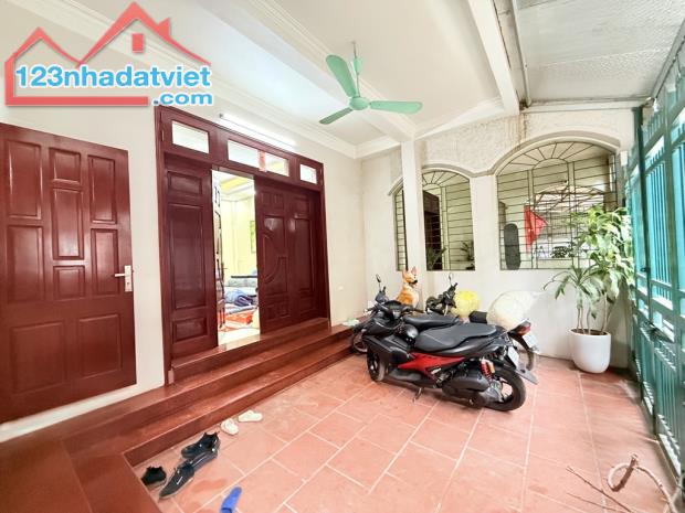 Bán nhà Bát Khối, lô góc, ngõ thông, ô tô tránh - DT 78m2, 4 tầng, 9.3m - Chào 14.3 tỷ. - 1