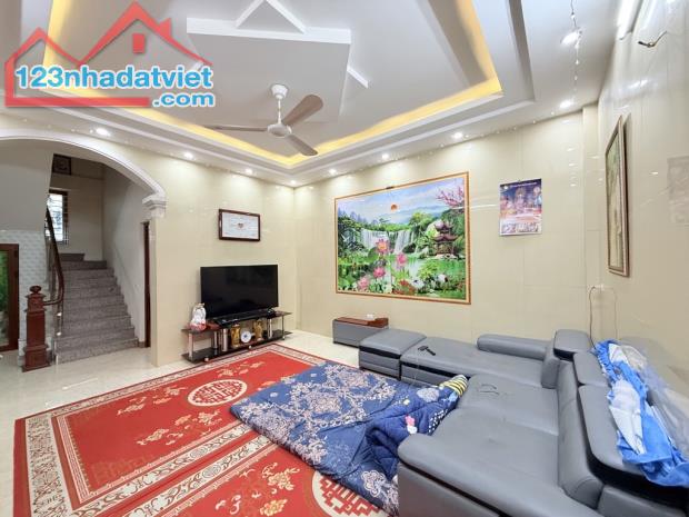 Bán nhà Bát Khối, lô góc, ngõ thông, ô tô tránh - DT 78m2, 4 tầng, 9.3m - Chào 14.3 tỷ. - 2