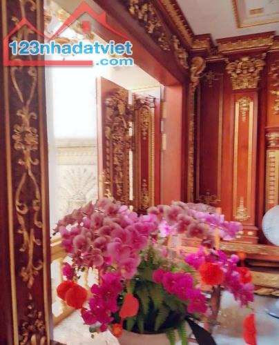 BÁN BIỆT THỰ DÁT VÀNG GẦN SÂN BAY – KIỆT TÁC KIẾN TRÚC HOÀNG GIA