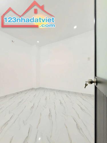 NHÀ ĐẸP Ở NGAY - 48M2 (4x12) - SHR,GẦN CHỢ PHÚ XUÂN NHỈNH 3 TỶ - 1